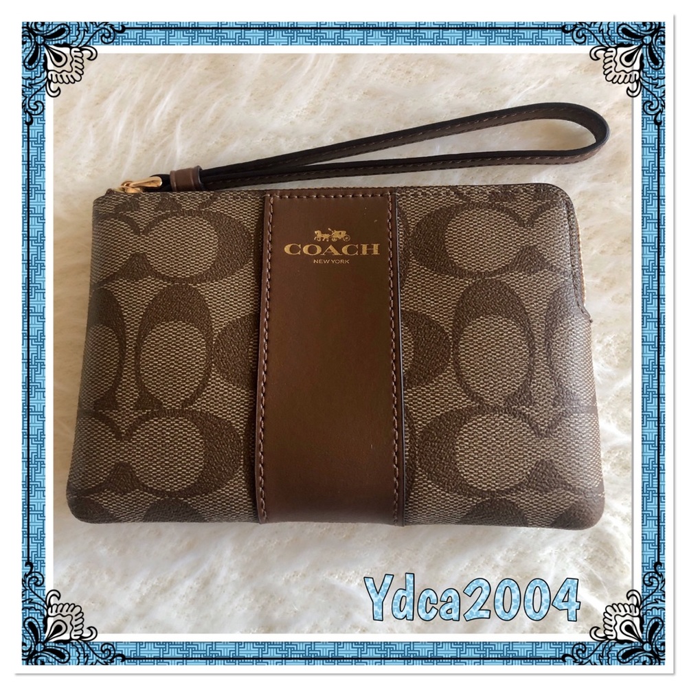 COACH Wristlet 🆕